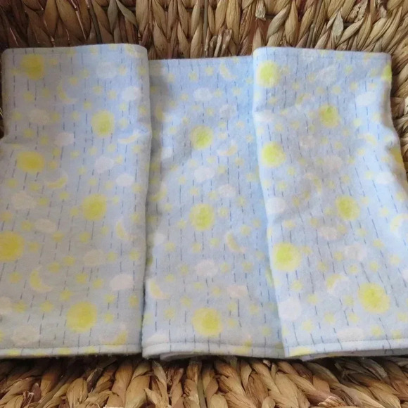 Flannel Burp Cloth, Reversible Little Pigs and Yellow Moons and Stars, Set of 3 - Picture 5 of 6